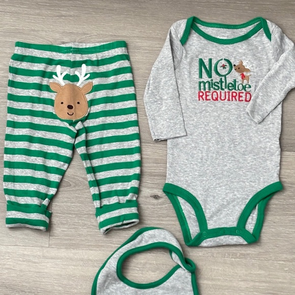 Baby “No Mistletoe Required” CHRISTMAS Set Bib Onsie, Pants, Reindeer 6 Months - Picture 1 of 8